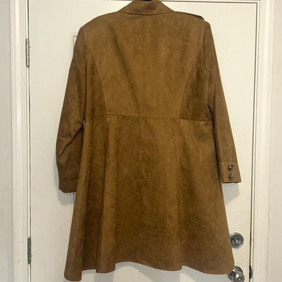 Like new Vintage Dress or Trench coat, it’s up to you! Buttons that accent. - Picture 4 of 4